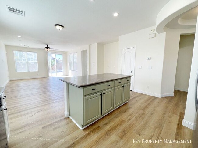 Building Photo - 2913 Big Mountain Ave