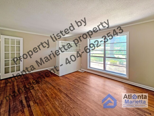 Building Photo - Charming Renovated Ranch on Private Wooded...