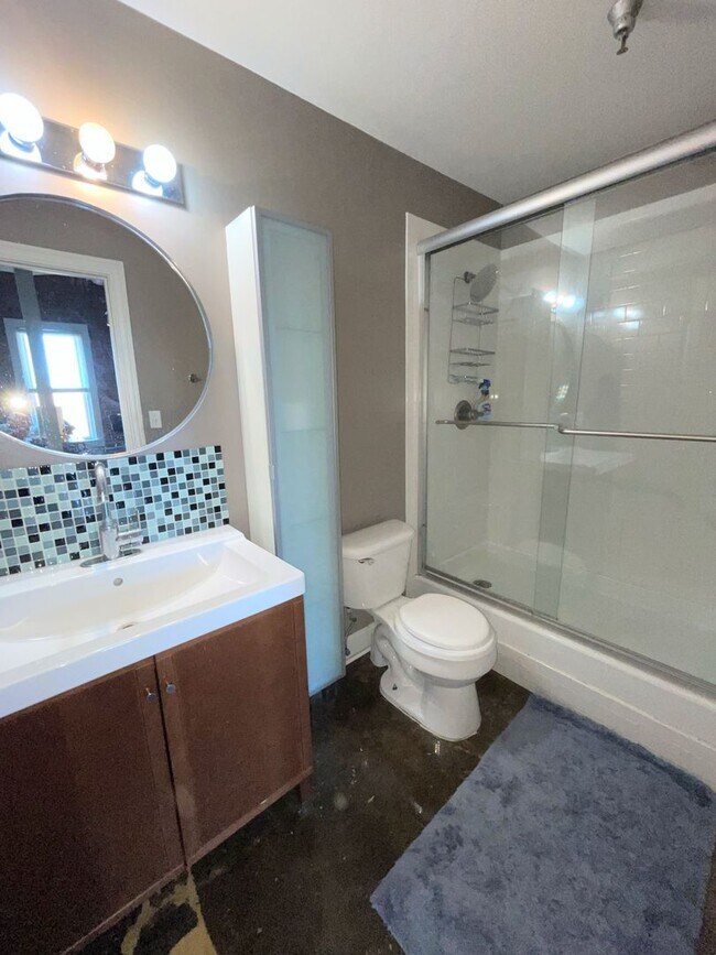 Building Photo - Coming Soon: Stylish Loft in the Heart of ...