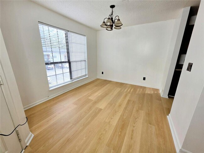 Building Photo - 590 Windchase Ln