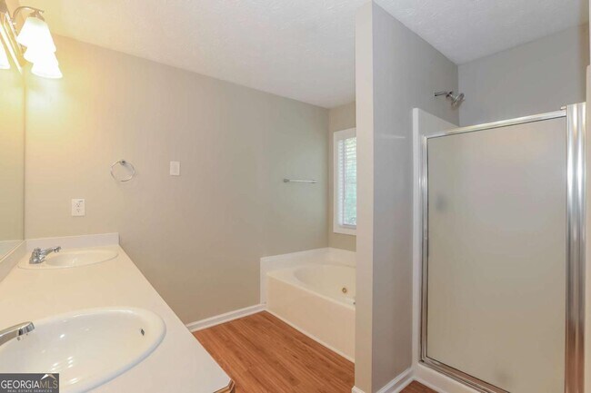 Building Photo - 971 Simon Park Cir