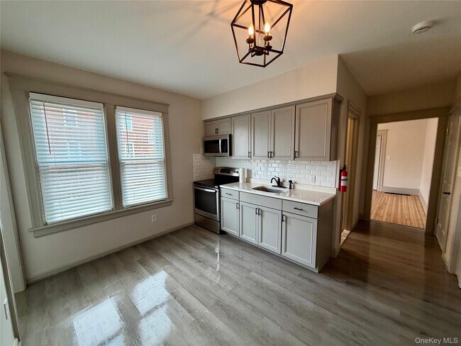 Building Photo - 11 Franklin St