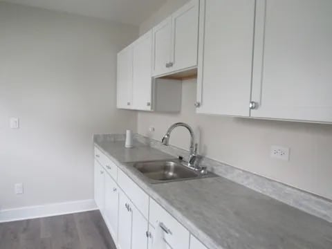 Building Photo - 1154 E Maple St