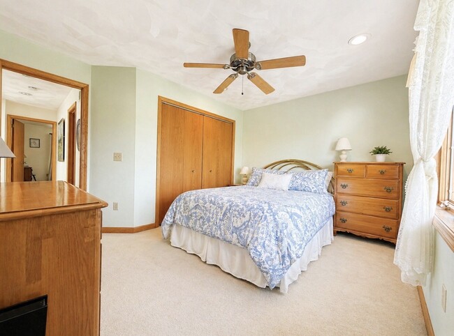 Building Photo - 209 Vivian Ln