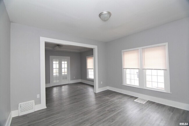 Building Photo - 1124 18th Ave