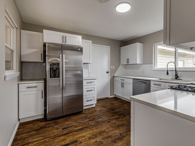 Building Photo - Newly remodeled home