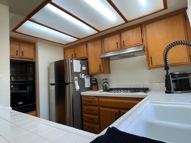 Building Photo - Spacious 3 Bedroom, 2 Bath Home with Offic...