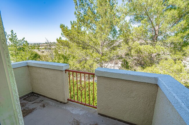 Building Photo - COMING SOON! 2 Bedroom Townhome for Rent i...