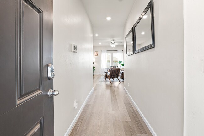 Building Photo - 10413 SW 41st Pl