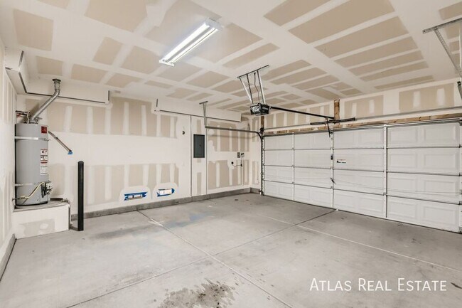 Building Photo - 2692 Niddrie Ave