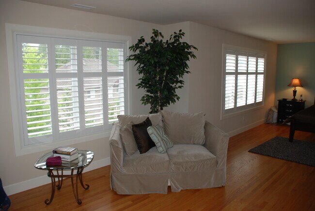 Building Photo - 20522 NE 23rd Ct