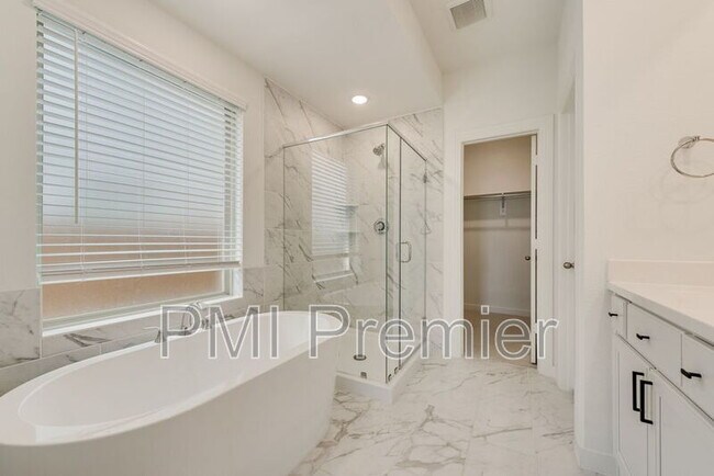 Building Photo - 3948 Mercedes Bend