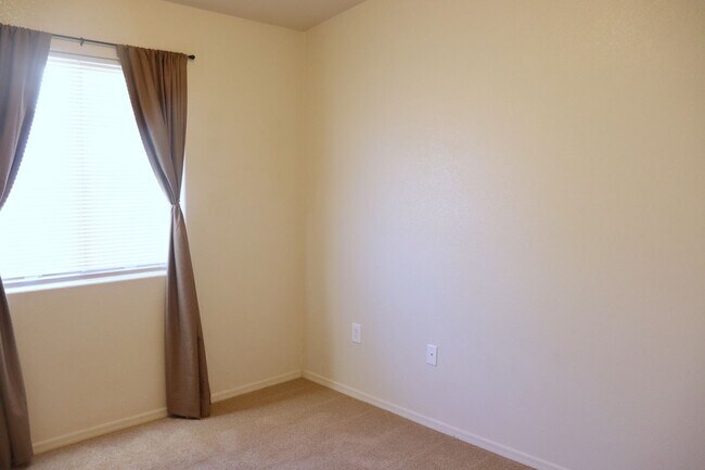 Building Photo - Home in Holiday Community Resort