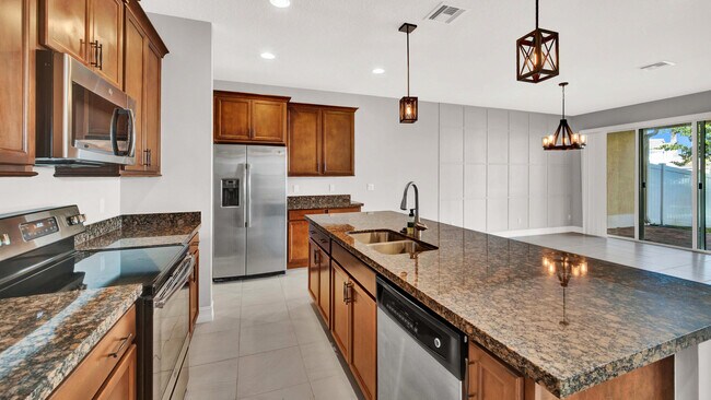 Building Photo - 94 Palm Ln