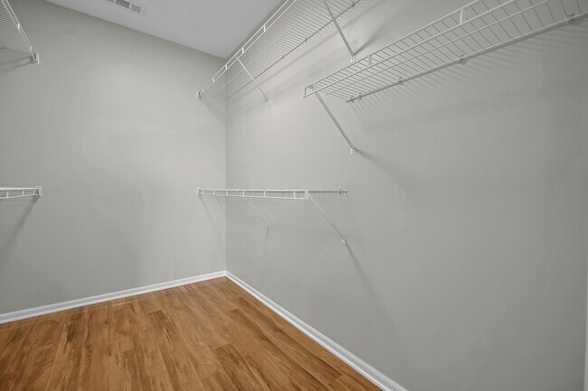 Building Photo - 206 Pioneer Cir