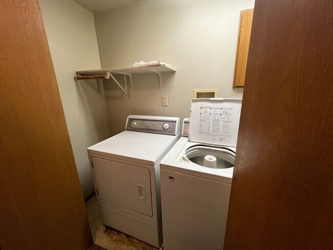 Building Photo - Rent Reduced!! Duplex for Rent, East Wenatchee