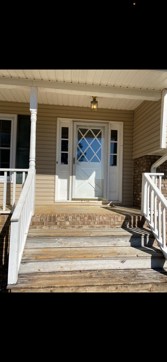 Building Photo - 8002 Greenwillow Ct SE