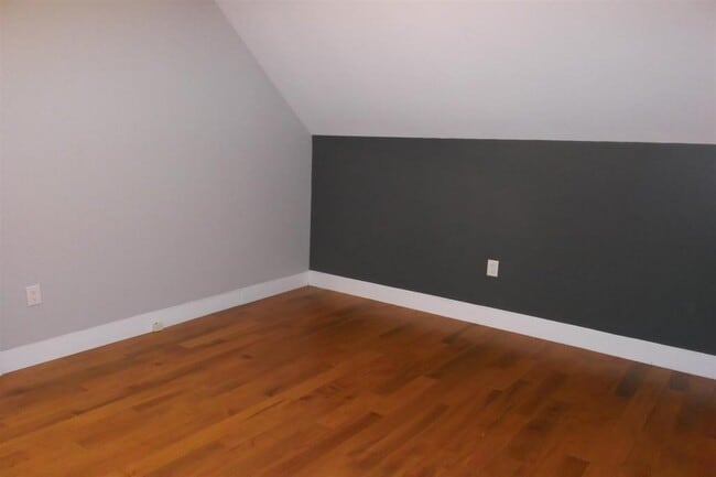 Building Photo - 52 Ferris St