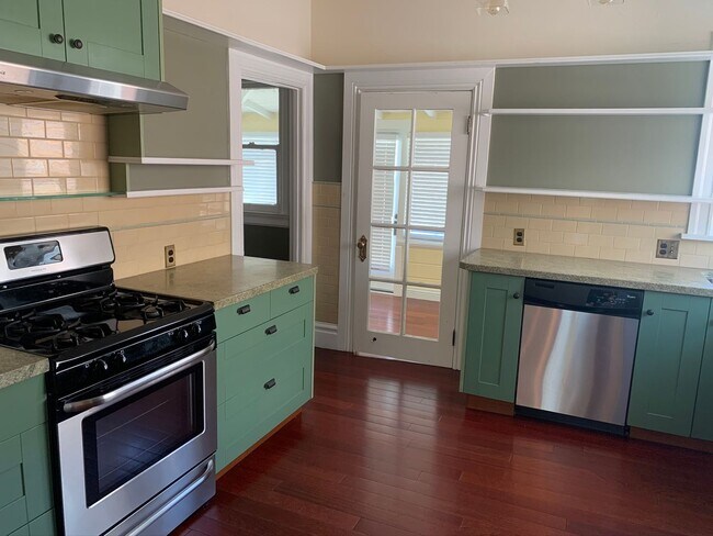 Building Photo - 1915-1919 Berkeley Way