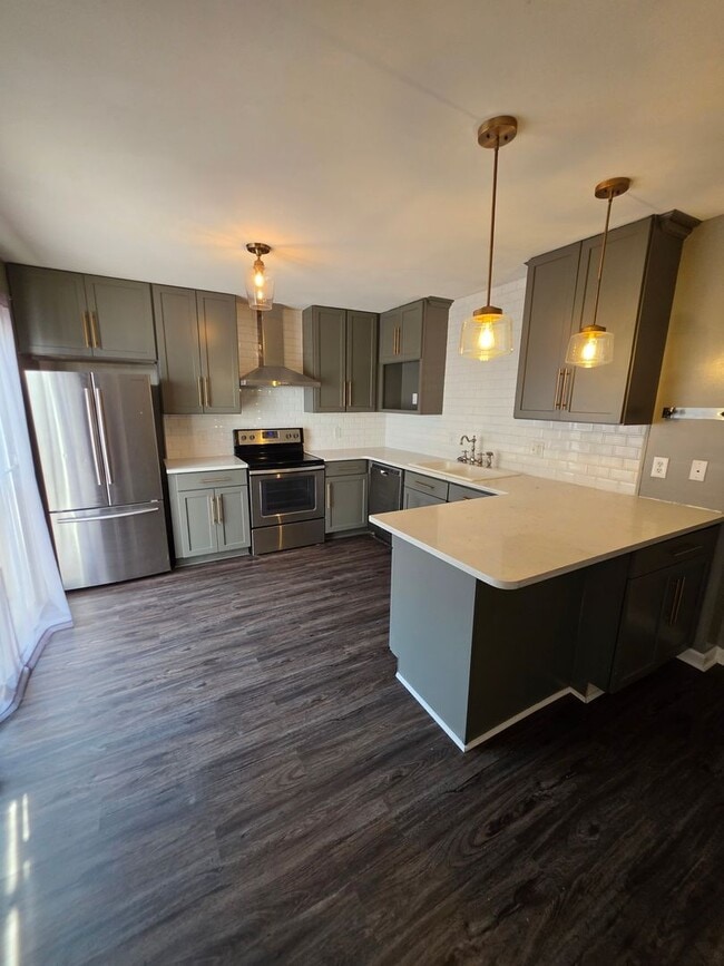 Building Photo - 2220 Woodridge Ln