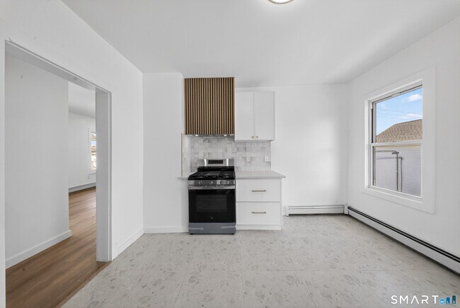 Building Photo - 259 Laurel Ave