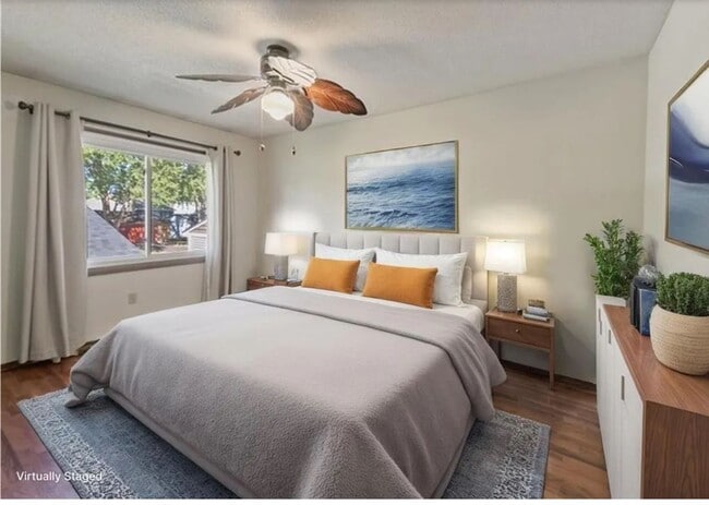 Building Photo - Spacious 3 bedroom home with a large Yard. Come see for yourself!