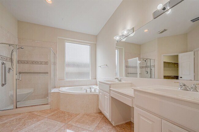 Building Photo - 14314 Jaubert Ct