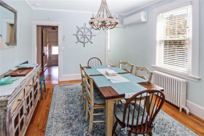 Building Photo - 28 W Narragansett Ave