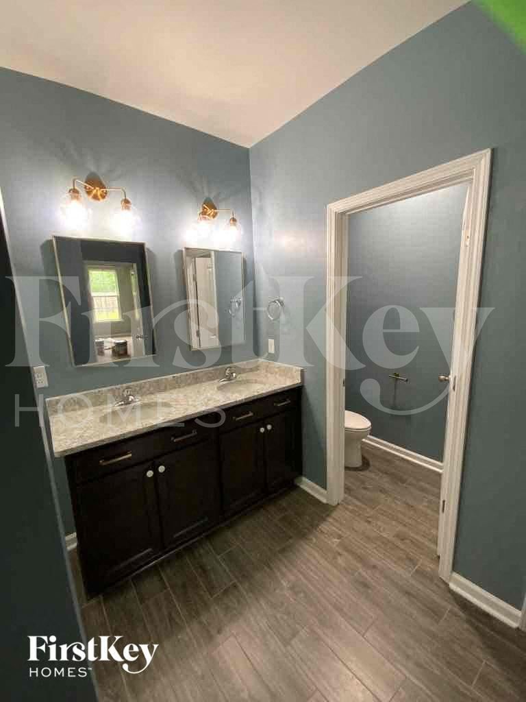 Building Photo - 447 Stonefield Cir
