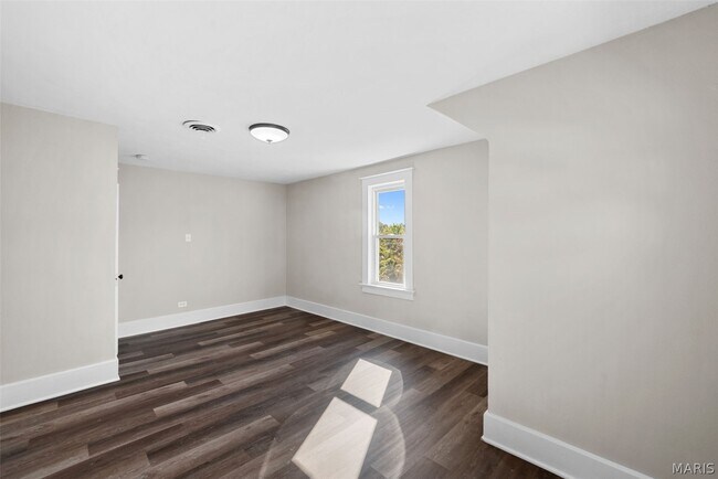 Building Photo - 712 Angenette Ave