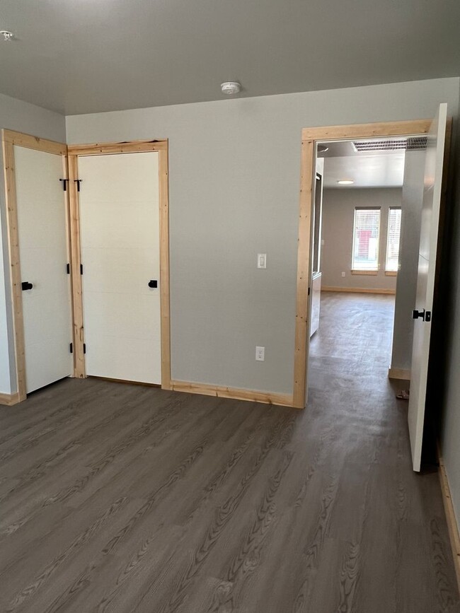 Building Photo - 2 Bed 1 Bath at Teton River Flats!!