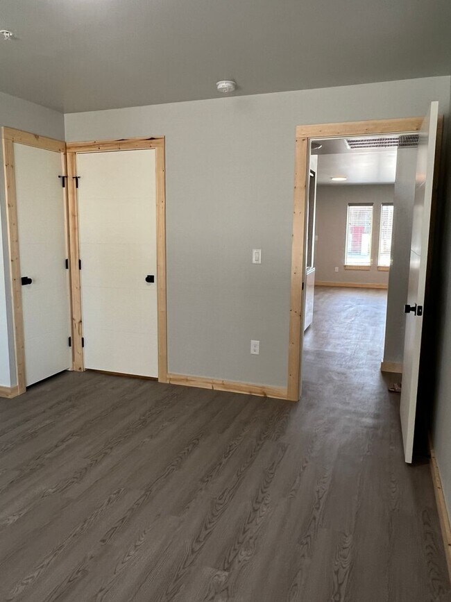 Building Photo - 2 Bed 1 Bath Unit at Teton River Flats – P...
