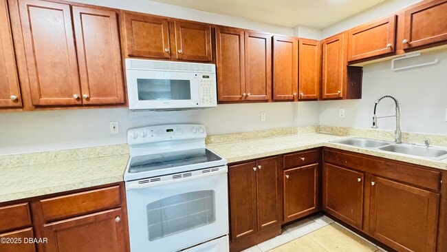 Building Photo - 732 N Halifax Ave