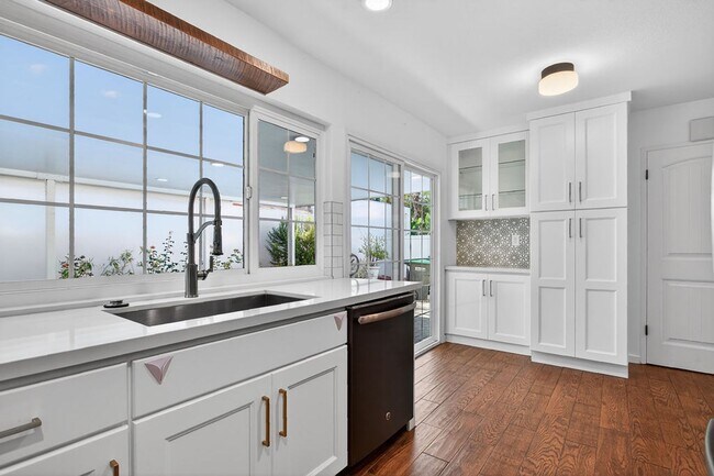 Building Photo - Sought After Wimbledon Village Home