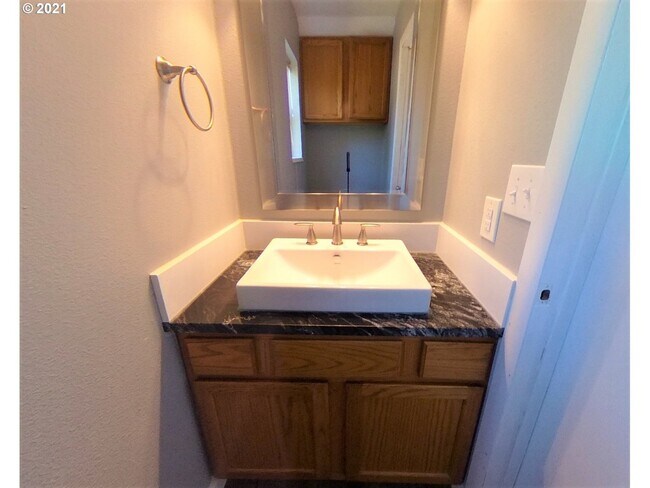 Building Photo - 6867 N Fessenden St