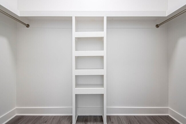 Building Photo - 306 S Schiller St