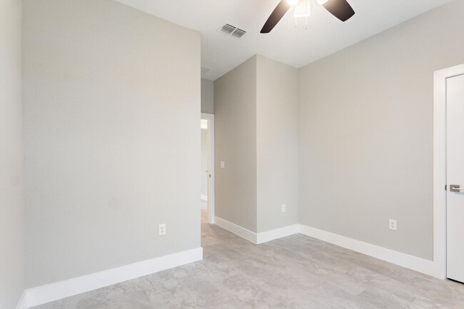 Building Photo - 1482 Gardenside Cir