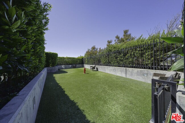 Building Photo - 3785 Wilshire Blvd