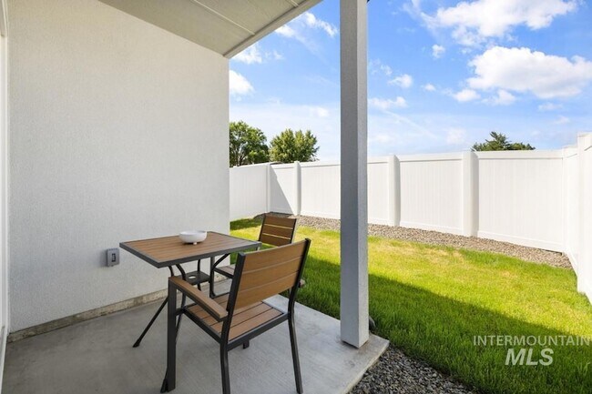 Building Photo - 10494 W Shields Ave