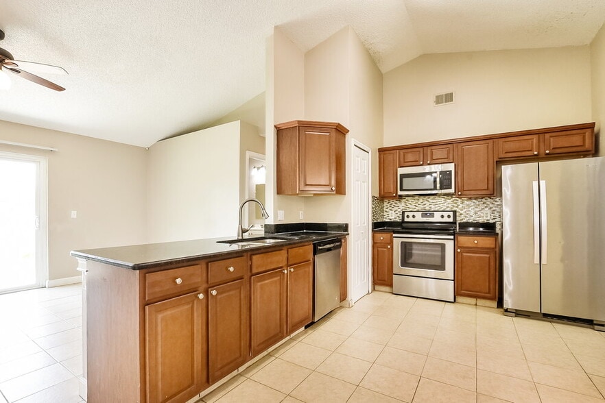 Building Photo - 1306 Silverthorn Dr