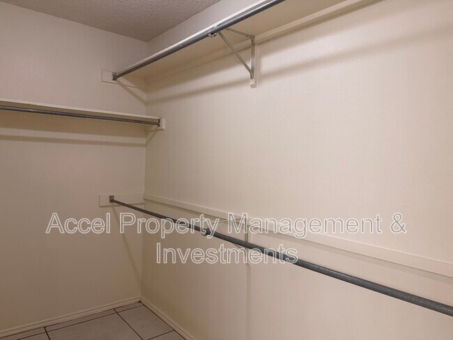 Building Photo - 6617 N 40th St
