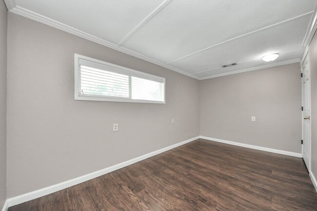 Building Photo - 5747 Turtle Creek Rd