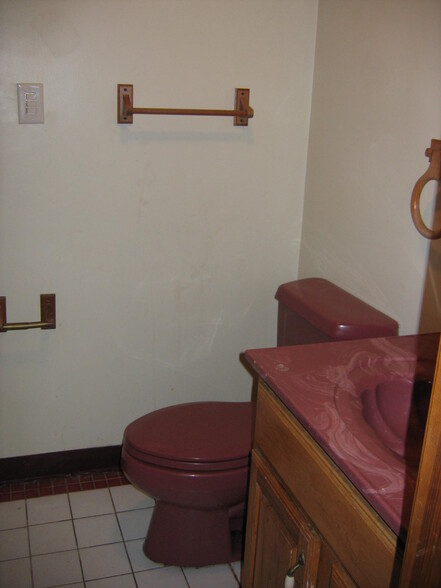 Bathroom - 613 Hiland Ave