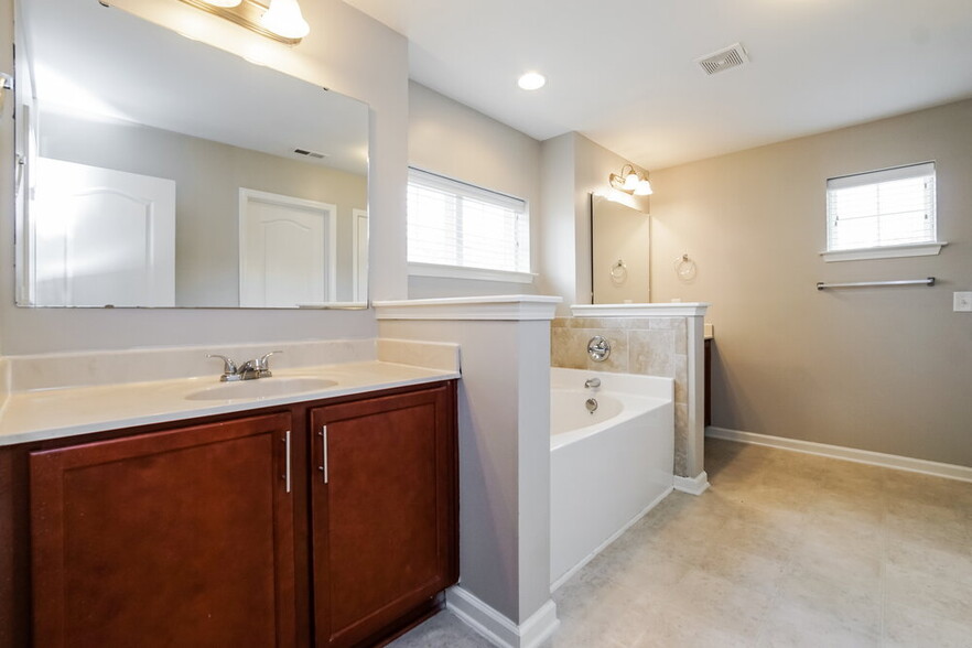 Building Photo - 23 Marsh Creek Dr