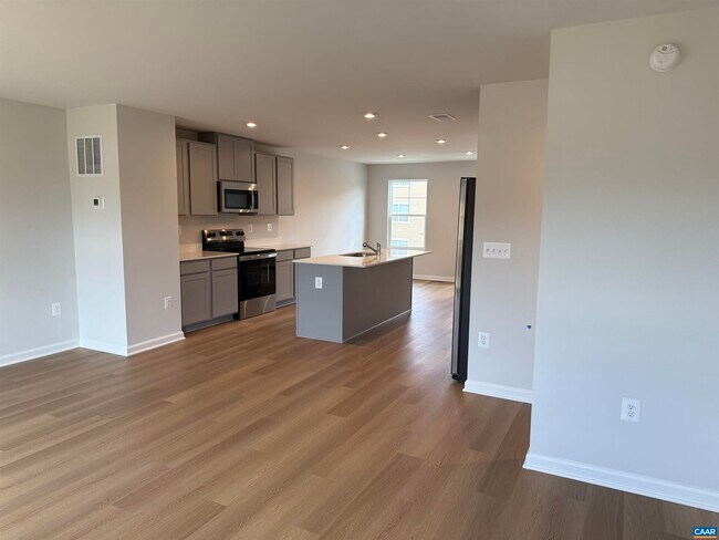 Building Photo - 99 Oldfield Dr