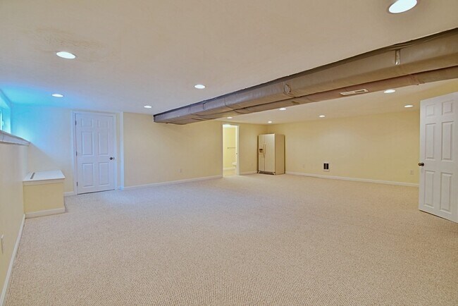 Building Photo - 19 Ptarmigan Dr