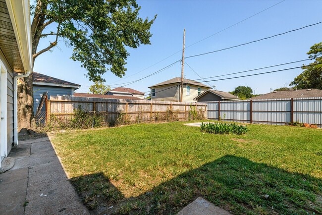 Building Photo - 6742 Feldspar St