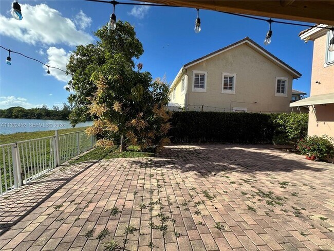 Building Photo - 27866 SW 142nd Ave