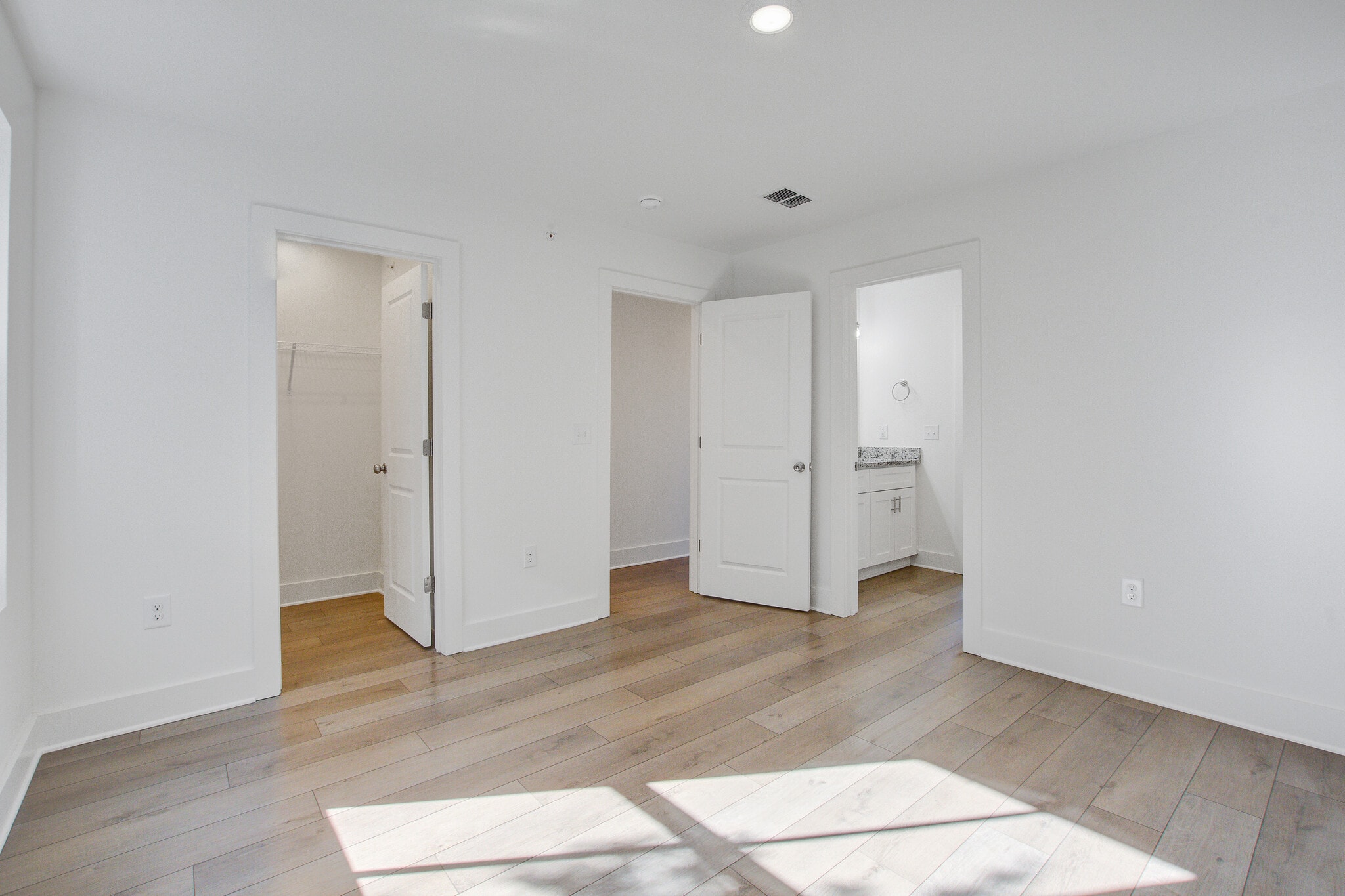 Building Photo - 2161 W Jimtown Dr