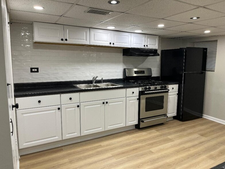 Building Photo - 4523 N Keokuk Ave